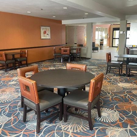 Stay Suites Formerly Known As Days Inn & Suites By Wyndham La Crosse-Onalaska Exterior photo